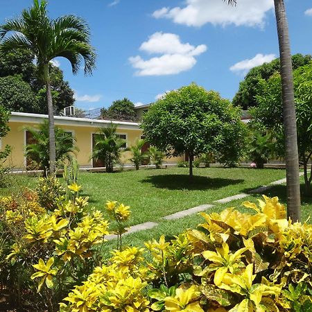 Hotel La Arboleda Managua Exterior photo