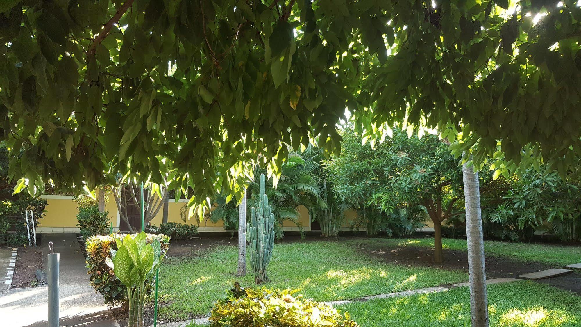 Hotel La Arboleda Managua Exterior photo