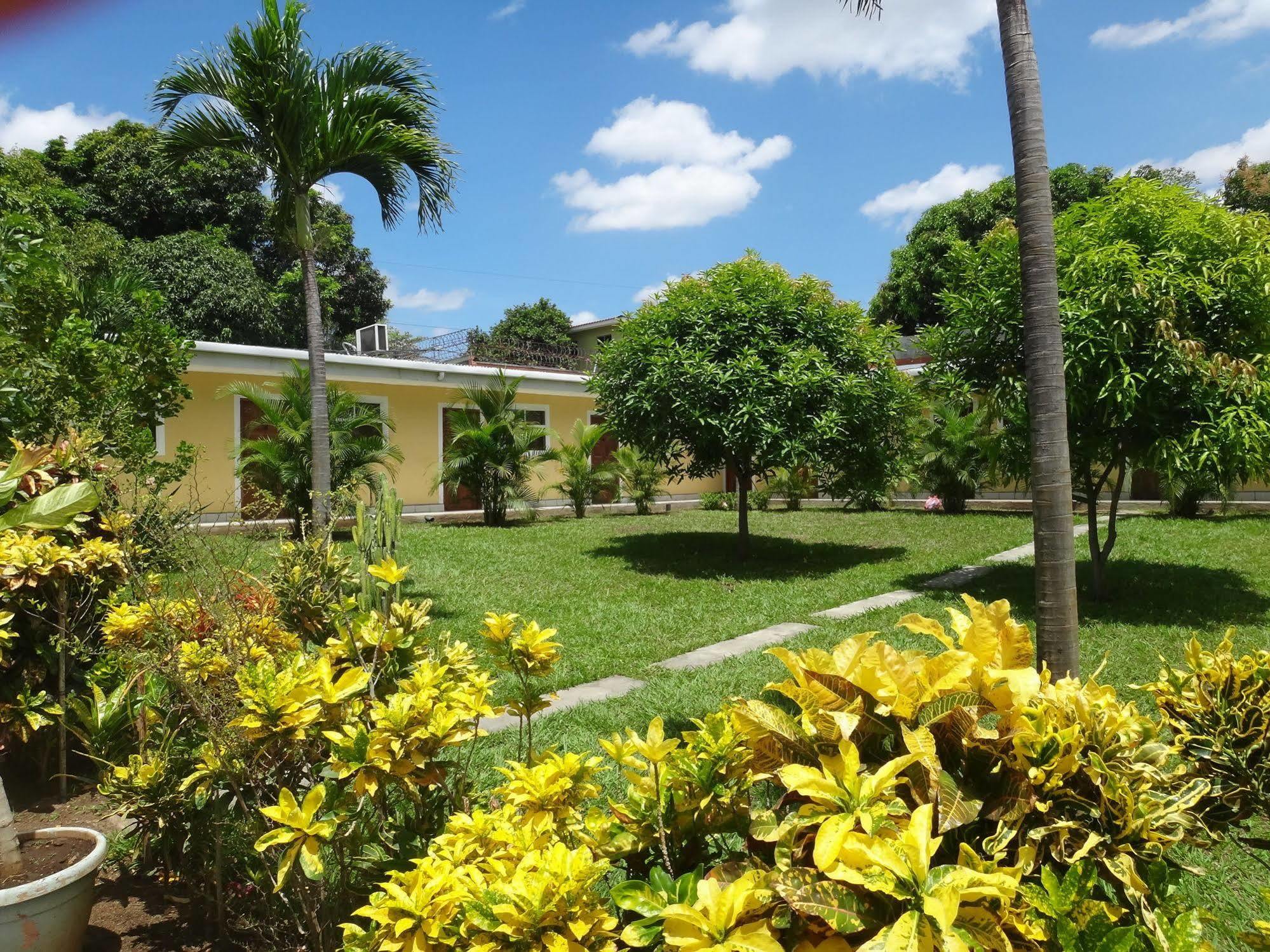 Hotel La Arboleda Managua Exterior photo
